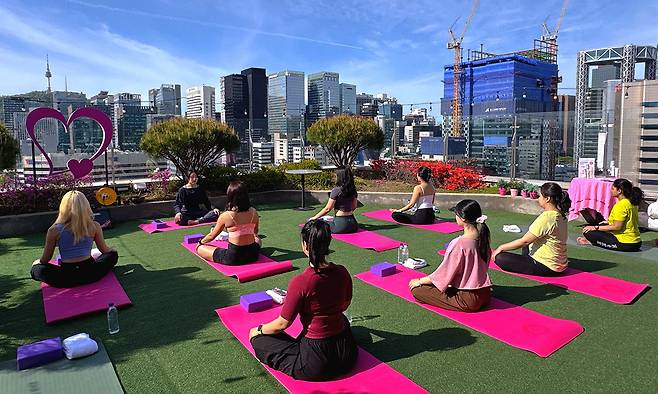 목시서울인사동의 요가 프로그램. 목시서울인사동 제공