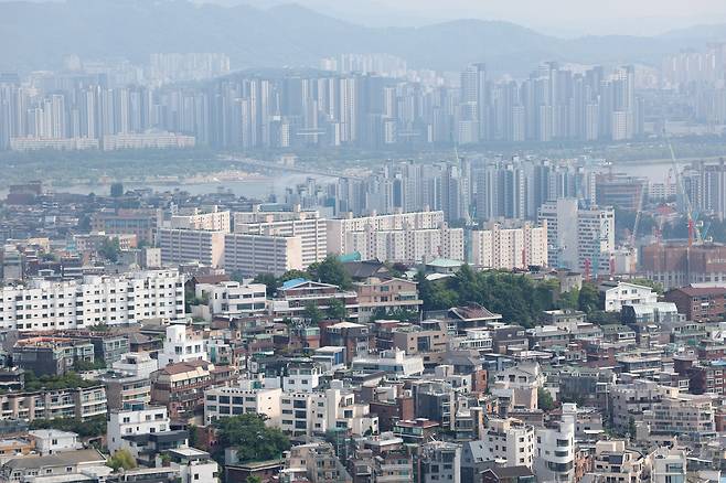 8일 서울 남산에서 바라본 시내 주택단지. 뉴시스