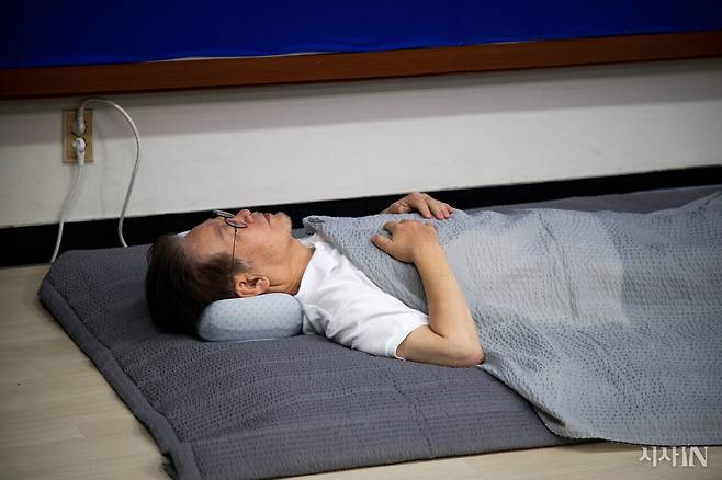 2023년 9월13일 윤석열 정부의 국정 쇄신과 내각 총사퇴를 요구하며 단식에 돌입한 이재명 더불어민주당 대표가 국회 당대표 회의실에서 14일째 단식 농성을 이어가고 있다. ⓒ시사IN 신선영