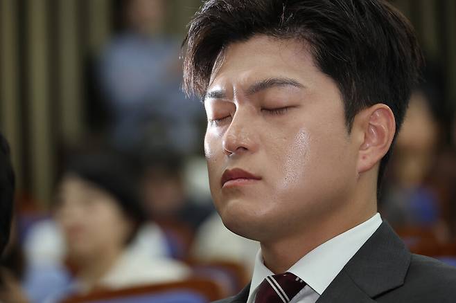 김용태 국민의힘 비상대책위원장이 5일 서울 여의도 국회에서 열린 의원총회에서 생각에 잠겨 있다. ⓒ연합뉴스