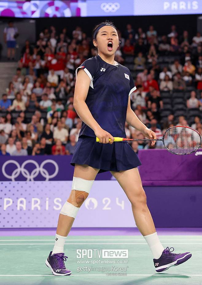 ▲ 기량은 물론 꾸준히 세계 제1공용어로 표현하는 안세영의 우승 소감 역시 '셔틀콕 퀸'으로서 입지를 단단히 떠받치는 모퉁잇돌로 기능하는 형국이다.