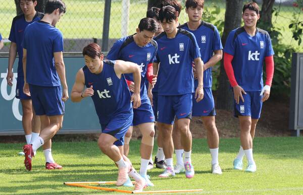 ▲ 축구대표팀 주장 손흥민과 이강인, 배준호 등이 훈련에 열중하고 있다. ⓒ연합뉴스