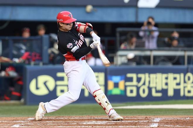 ▲ 이범호 감독은 윤도현이 실패에서 공부를 할 수 있다면 더 좋은 타자가 될 수 있을 것이라 확신한다 ⓒKIA타이거즈