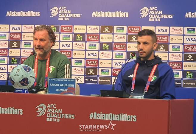 후안 안토니오 피치(왼쪽) 감독과 파하드 알하제리. /사진=박재호 기자