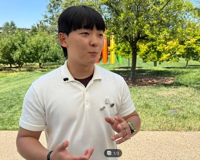 대학생 한가온 씨 (쿠퍼티노[미 캘리포니아주]=연합뉴스) 김태종 특파원 = 8일(현지시간) 오전 미 캘리포니아주 쿠퍼티노 애플 본사에서 만난 대학생 한가온(24) 씨가 자신이 개발한 앱을 팀 쿡 최고경영자(CEO)에게 직접 시연한 후 인터뷰하고 있다. 2025. 6. 9 taejong75@yna.co.kr