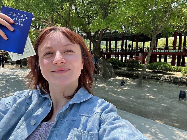 '국가유산 방문자 여권 투어' 첫 외국인 완주자 쿠베트 아이셰 씨 [국가유산청 제공. 재판매 및 DB 금지]