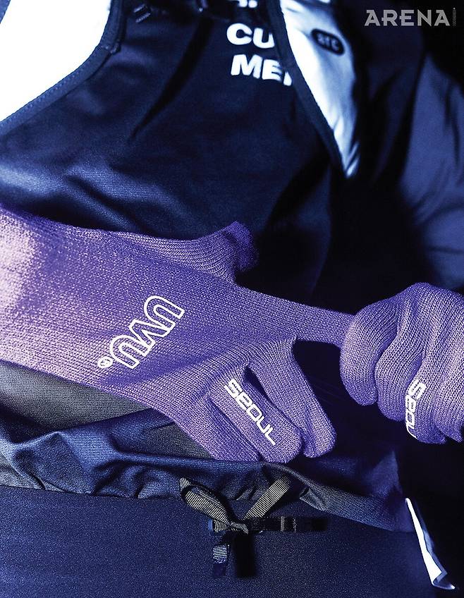 러닝 베스트 7만3000원 ARC, 레터링 프린트 티셔츠 가격미정 새티스파이, 레깅스 쇼츠 14만9000원 CEP, 장갑 가격미정 UVU 제품.