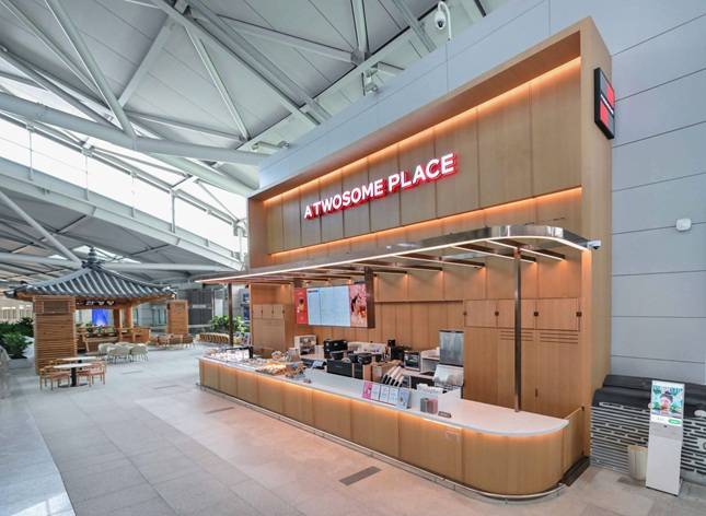 투썸플레이스 인천공항 1터미널 4F점 전경/사진제공=투썸플레이스