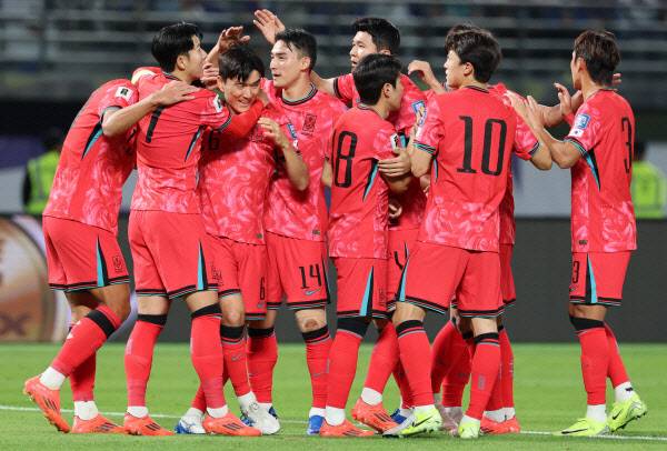 대표팀 선수들이 득점 후 기쁨을 나누고 있다. 사진=연합뉴스