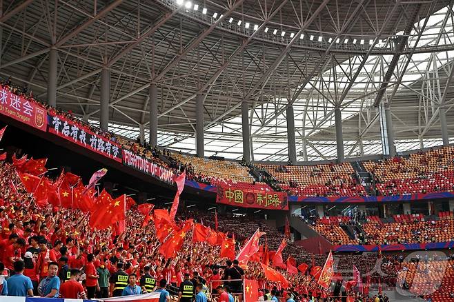 2026 국제축구연맹(FIFA) 북중미 월드컵 아시아 지역 3차 예선 최종전서 승리한 중국. ⓒ AFP=뉴스1