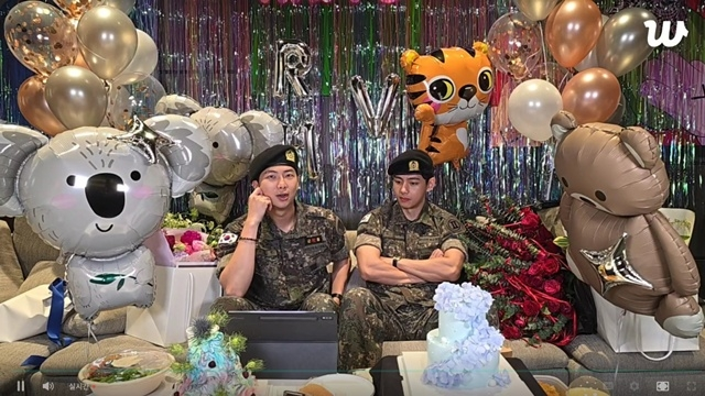 방탄소년단 RM 뷔. 사진 | 위버스