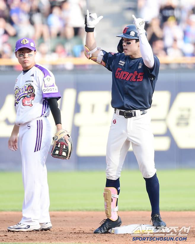 8일 잠실구장에서 열린 두산과 롯데의 경기. 4회초 2사 2루. 1타점 2루타를 날린 롯데 김동혁. 잠실=송정헌 기자songs@sportschosun.com/2025.06.08/