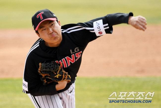 2023 KBO리그 시범경기 KT 위즈와 LG 트윈스의 경기가 24일 수원 KT위즈파크에서 열렸다. LG 송승기가 역투하고 있다. 수원=박재만 기자 pjm@sportschosun.com/2023.03.24/