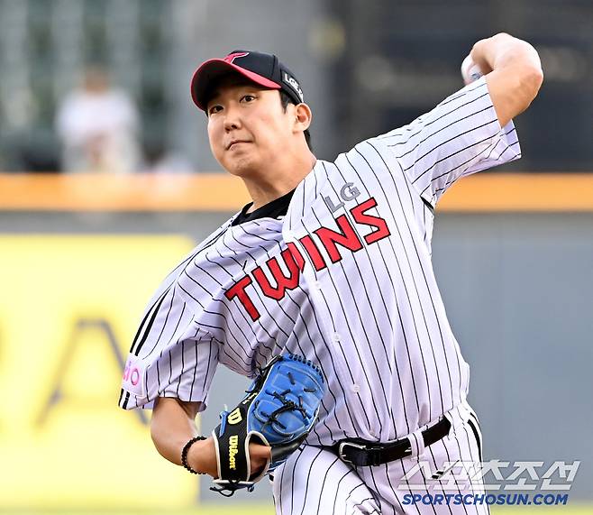 10일 잠실야구장에서 열린 SSG와 LG의 경기, LG 선발투수 손주영이 역투하고 있다. 잠실=허상욱 기자wook@sportschosun.com/2025.06.10/