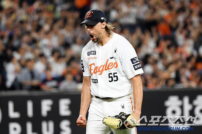 10일 대전 한화생명볼파크에서 열린 한화 이글스와 두산 베어스의 경기. 7회초 2사 1,2루 두산 김민석을 삼진 처리한 한화 와이스가 포효하고 있다. 대전=박재만 기자 pjm@sportschosun.com/2025.06.10/