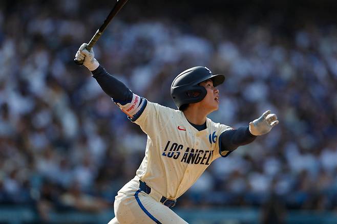 김혜성이 지난 1일(한국시각) 뉴욕 양키스전에서 2회말 좌완 브렌트 헤드릭으로부터 투런홈런을 터뜨리고 있다. AFP연합뉴스