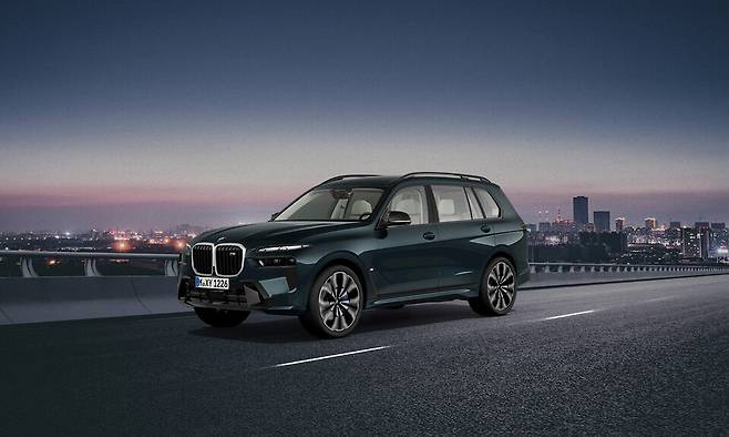사진 :&nbsp;BMW X7 M60i xDrive 인디비주얼 패트롤 미카 에디션