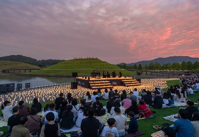 '앙상블 톤즈'의 캔들라이트 공연./박상훈 기자