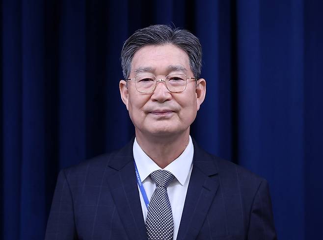 새정부 초대 민정수석에 임명된 오광수 변호사가 8일 서울 용산구 대통령실 청사에서 열린 수석급 인선 발표 브리핑에 참석하고 있다./뉴스1