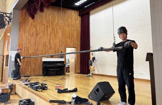 세종시문화관광재단의 무대예술분야 직원들의 재능기부인 '스테이지 헬퍼' 활동 모습. 세종시문화관광재단 제공