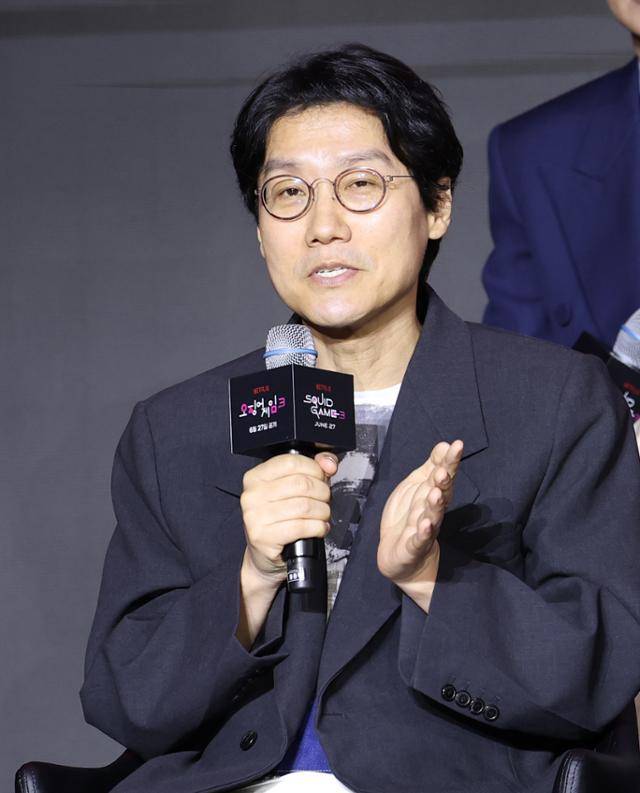 황동혁 감독이 9일 서울 용산구 서울드래곤시티에서 열린 넷플릭스 시리즈 오징어 게임 시즌3 제작발표회에서 인사말을 하고 있다. 뉴스1