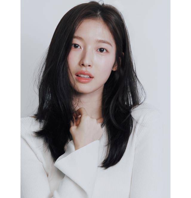 그룹 오마이걸 멤버 겸 배우 아린이 ATRP와 전속계약을 체결하며 새 도약에 나선다. ATRP 제공