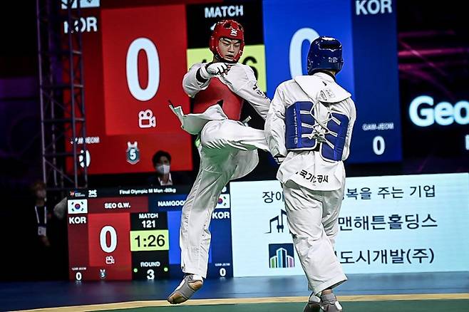 2022년 무주 그랑프리 챌린지에 참가한 서건우(왼쪽). 사진=세계태권도연맹