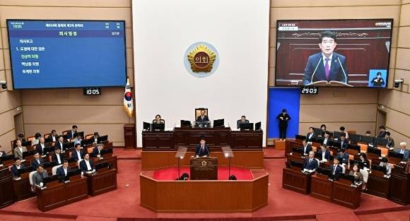 진상락 경남도의원이 지난 9일 열린 경남도의회 정례회에서 도정질문을 하고 있다. [사진=경남도의회]