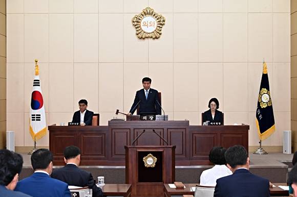 김영태 의장이 제1차 정례회 개회를 선언하고 있다. [사진=남원시의회 ]