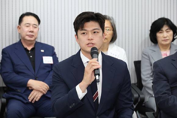 국민의힘 김용태 비상대책위원장이 10일 서울 여의도 중앙당사에서 열린 원외당협위원장 간담회에서 발언하고 있다. [사진=연합뉴스]