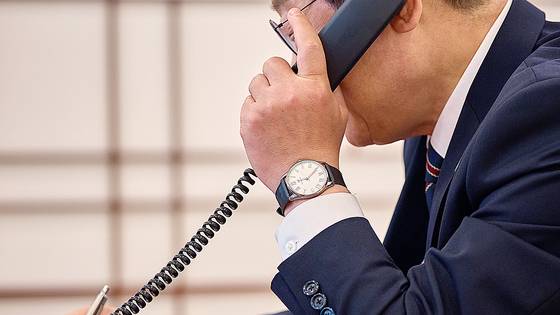 이재명 대통령이 9일 서울 용산구 대통령실에서 이시바 시게루 일본 총리와 전화 통화를 하고 있다. 사진 대통령실