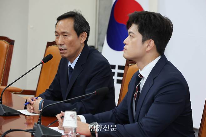 우상호 대통령실 정무수석이 10일 국회에서 김용태 국민의힘 비상대책위원장을 접견, 모두발언하고 있다. 성동훈 기자