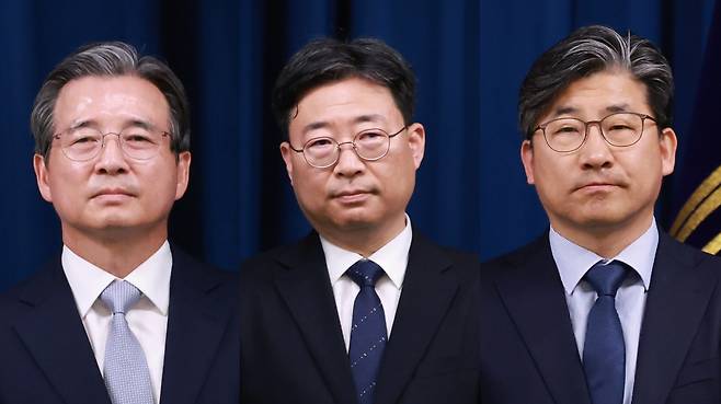 From left: Kim Yong-beom, chief of staff for policy; Ha Joon-kyung, senior presidential secretary for economic growth; and Ryu Deok-hyun, presidential advisor for fiscal planning (Yonhap)