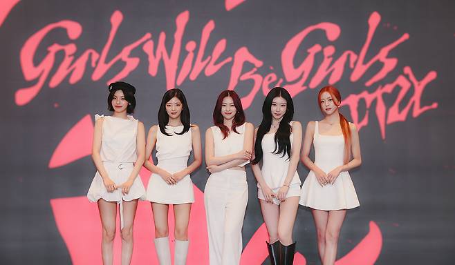 Itzy poses during a media showcase for its new EP "Girls Will be Girls" held in Seoul, Monday. (JYP Entertainment)