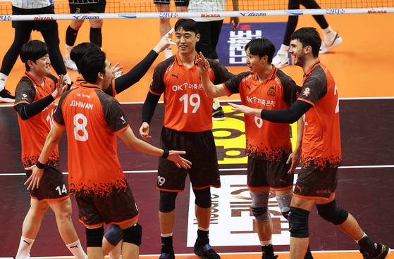 Ansan OK Financial Group OKman players celebrate during a V League match against the Cheonan Hyundai Capital Skywalkers at Sangnoksu Gymnasium in Ansan, Gyeonggi, on Feb. 13. [YONHAP]