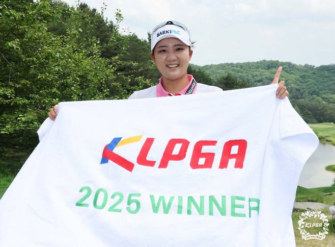&nbsp;‘KLPGA 2025 휘닉스CC 드림투어 7차전’에서 황유나가 정상에 오르며 드림투어 시즌 3승을 거뒀다. KLPGA 제공
