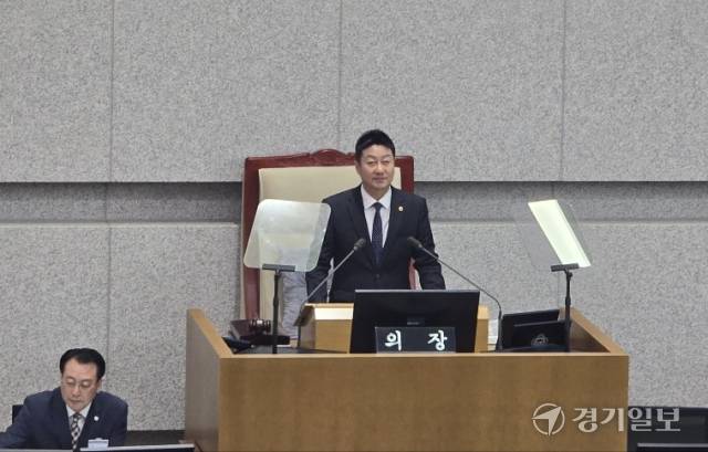 10일 오전 김진경 경기도의회 의장이 제384회 정례회 제1차 본회의 개회사를 하고 있다. 김경희기자