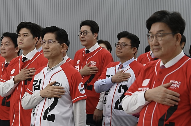 (왼쪽부터) 국민의힘 김용태 비상대책위원장, 김문수 전 대선 후보, 권성동 원내대표 / 사진 = 연합뉴스