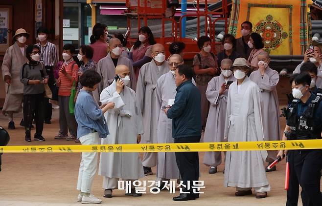 10일 서울 종로구 조계사 옆 불교중앙박물관에서 화재가 발생해 소방관들이 진화작업을 펼치고 있다. 2025.6.10 [한주형 기자]