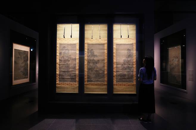 일본 모리박물관에서 빌려온 안견파 화풍의 조선 16세기 ‘산수도’. 작자 미상. [연합]