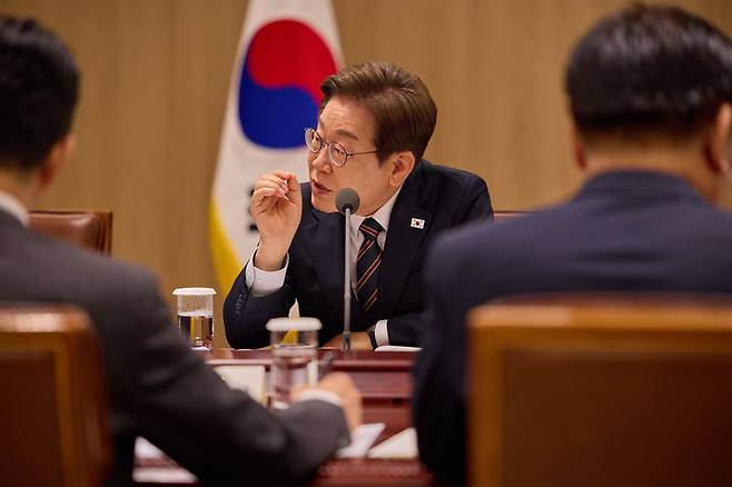 [서울=뉴시스] 이재명 대통령이 지난 9일 서울 용산구 대통령실 청사에서 열린 2차 비상경제점검 태스크포스(TF)회의에서 발언하는 모습. (사진=대통령실 제공) 2025.06.10. photo@newsis.com *재판매 및 DB 금지