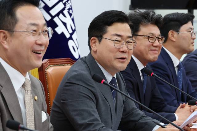 ▲더불어민주당 박찬대 대표 직무대행 겸 원내대표가 10일 서울 여의도 국회에서 현 원내지도부의 마지막 원내대책회의를 주재하며 소회를 말하고 있다. ⓒ연합뉴스