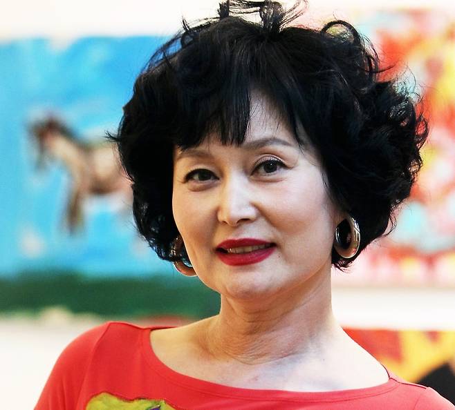 2010년 화가로 데뷔한 직후의 고인. 연합뉴스