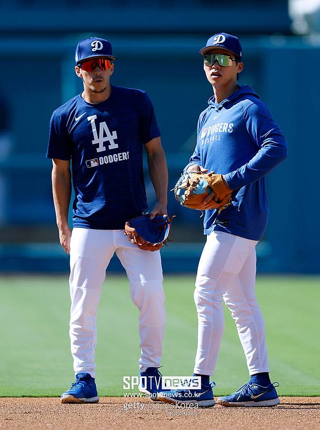 ▲ 김혜성과 토미 에드먼(왼쪽).