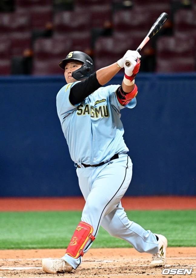 상무 유니폼을 입은 한동희.