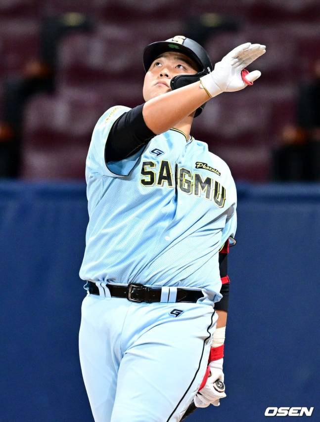 상무 유니폼을 입은 한동희.