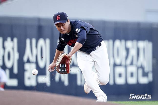 수비 하는 손호영의 모습. /사진=롯데 자이언츠