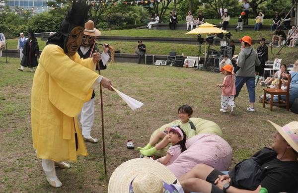 고성오광대 공연 / 사진=제주문화예술재단