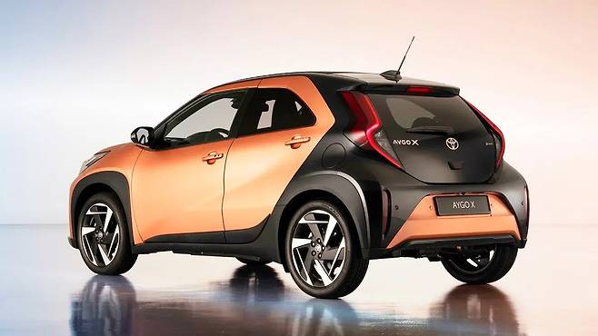 토요타 아이고 X