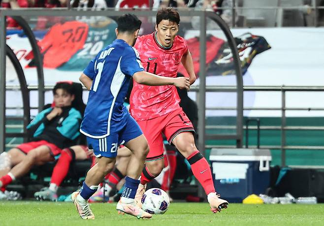 0일 서울월드컵경기장에서 열린 2026 북중미 월드컵 아시아 3차 예선 최종전 한국과 쿠웨이트의 경기. 황희찬이 공격을 시도하고 있다. 사진=뉴스1
